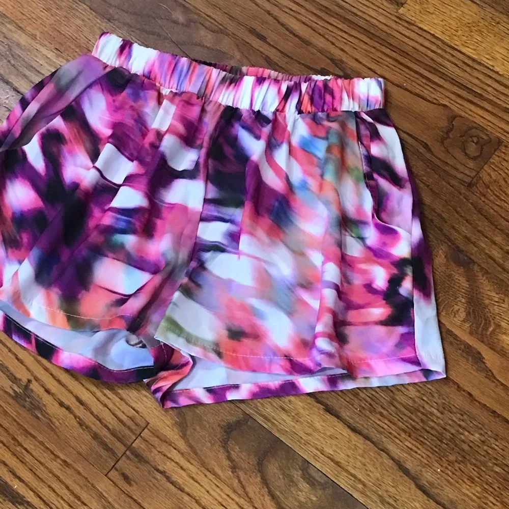 Tyche Boutique Stretch Polyester Swirled Tie Dye Dress Shorts Pockets Stretch